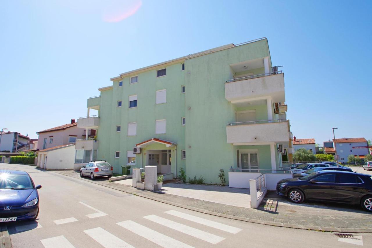 Holiday Apartment Sky, ميدولين المظهر الخارجي الصورة