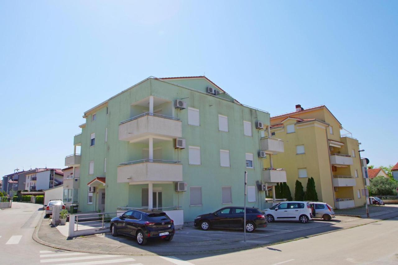 Holiday Apartment Sky, ميدولين المظهر الخارجي الصورة